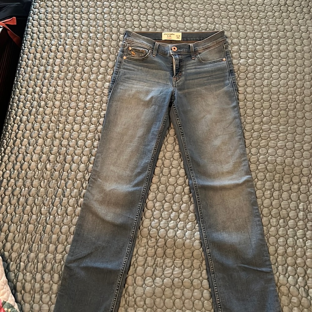 Abercrombie Kids • Straight Leg jeans